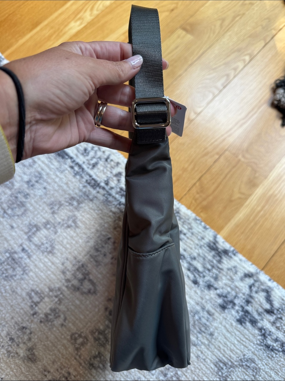 NWT Lululemon City Essentials Shoulder Bag - Picture 4 of 6